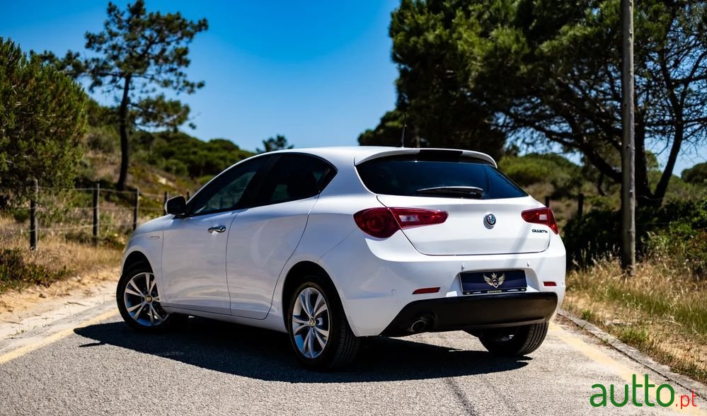 2018' Alfa Romeo Giulietta photo #4