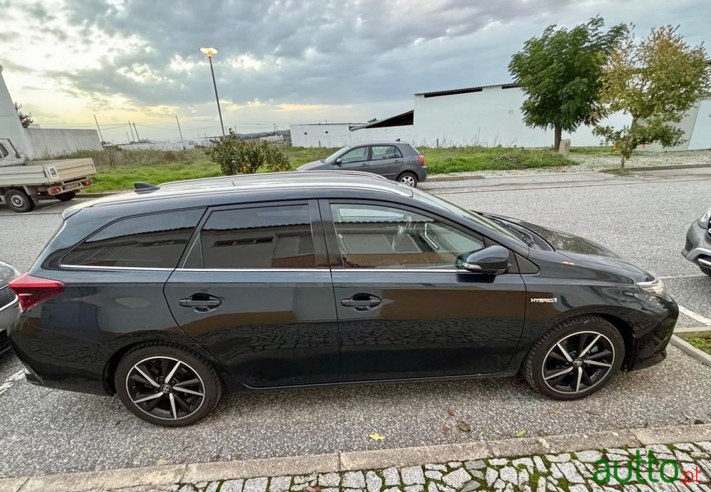 2017' Toyota Auris Touring Sports photo #5