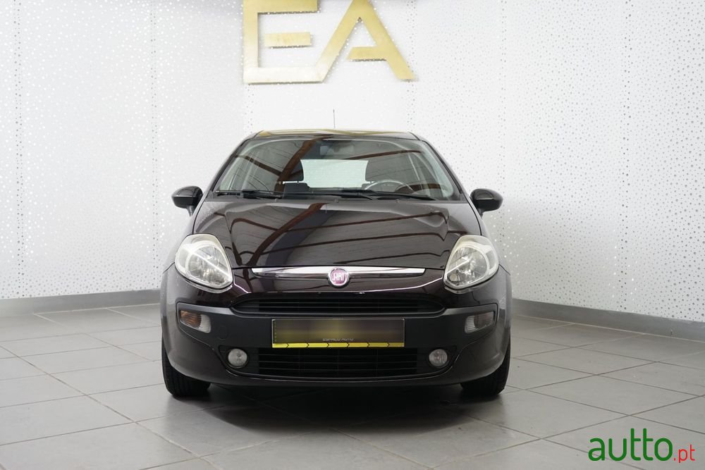 2011' Fiat Punto Evo photo #2