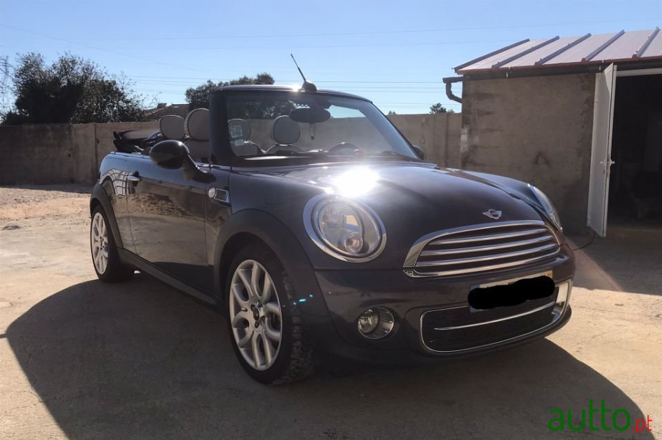 2012' MINI Cabrio photo #2