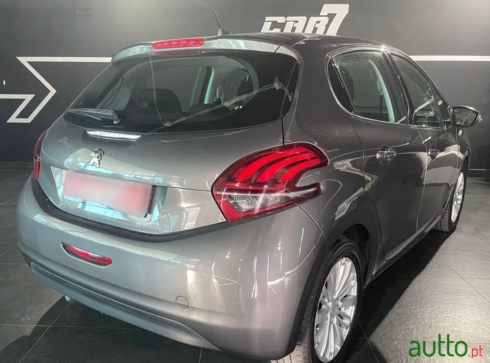 2018' Peugeot 208 1.2 Puretech Allure photo #4