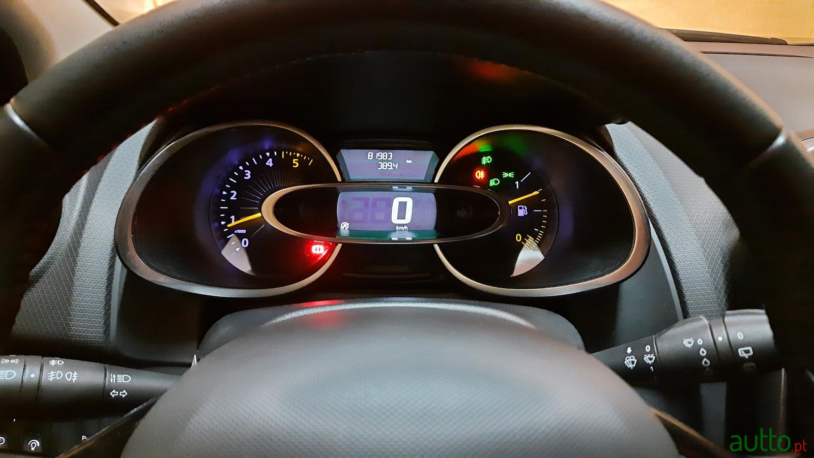 2015' Renault Clio photo #2