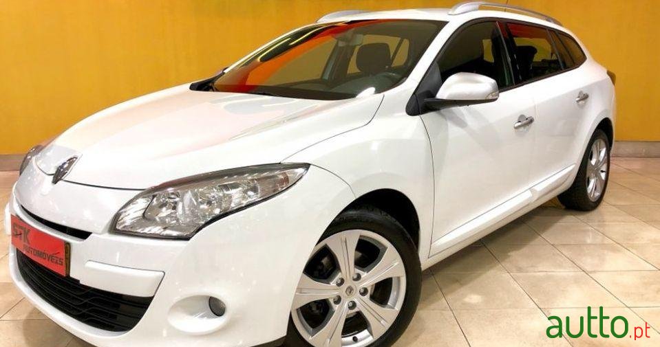 2011' Renault Megane Sport Tourer photo #1