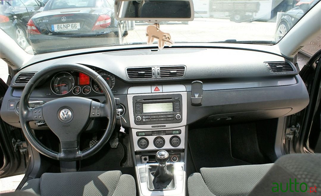 2006' Volkswagen Passat photo #2