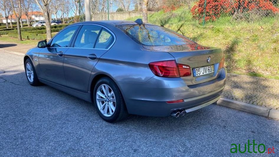 2010' BMW 525 photo #2