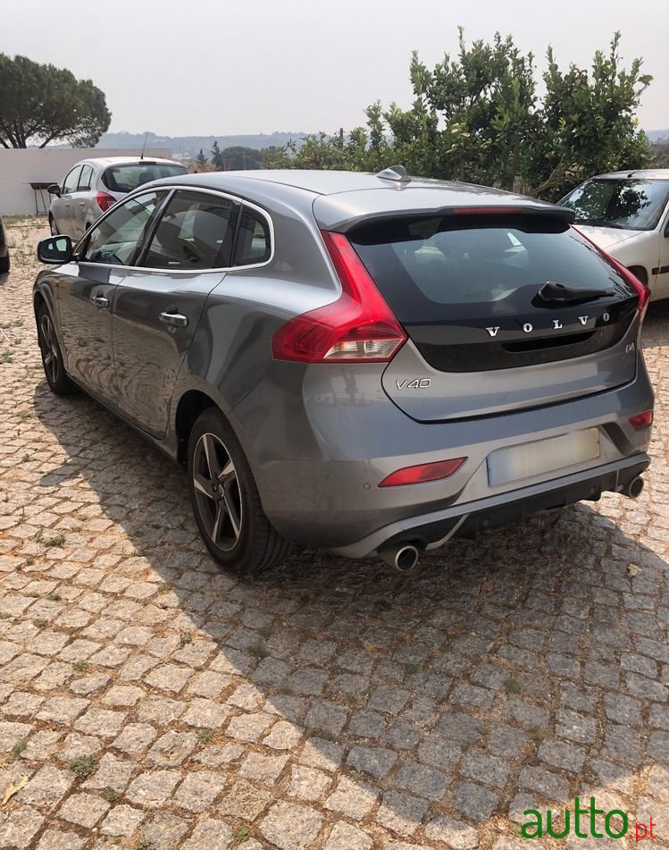 2014' Volvo V40 2.0 D4 R-Design photo #2