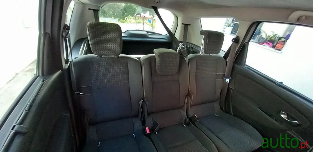 2009' Renault Grand Scenic photo #5