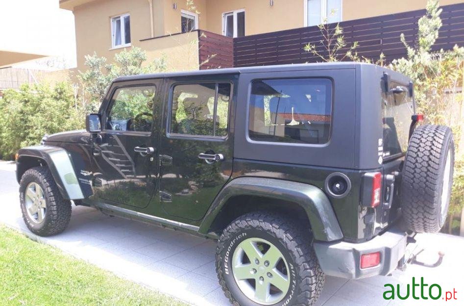 2010' Jeep Wrangler Sahara photo #2