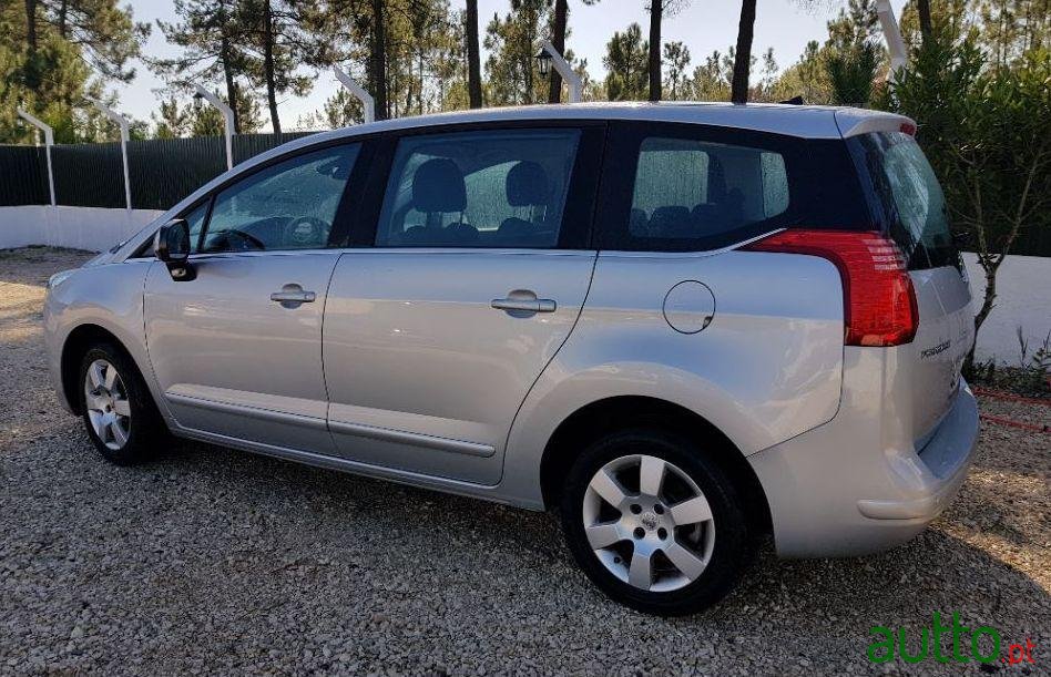 2013' Peugeot 5008 photo #1