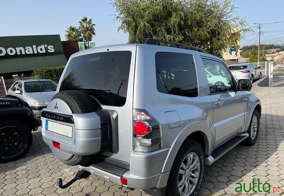 2014' Mitsubishi Pajero photo #3