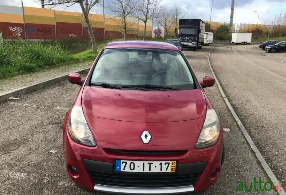 2010' Renault Clio photo #4