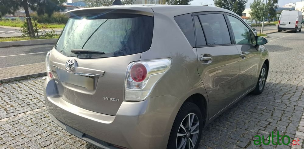 2015' Toyota Verso 1.6 D-4D Active photo #5