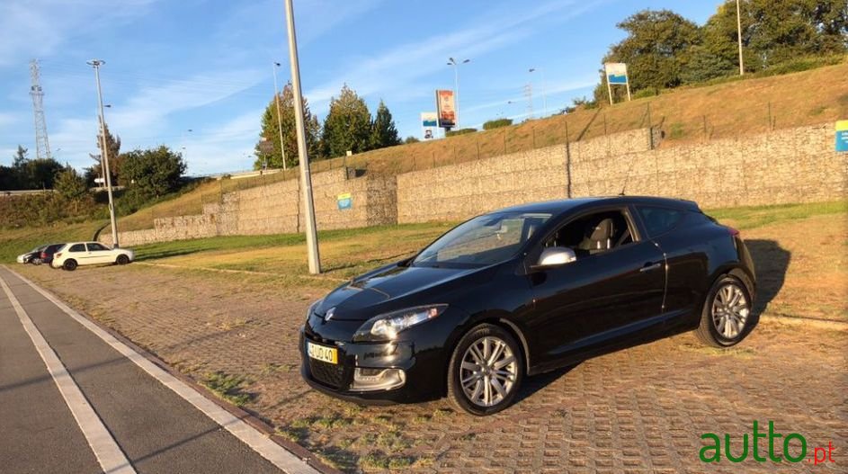 2012' Renault Megane Coupe photo #1