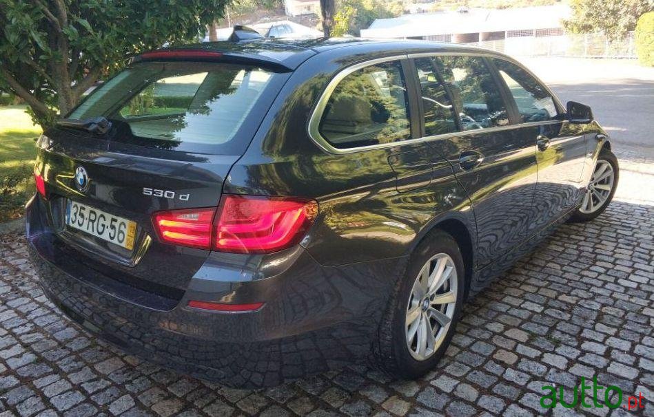 2013' BMW 530 photo #4