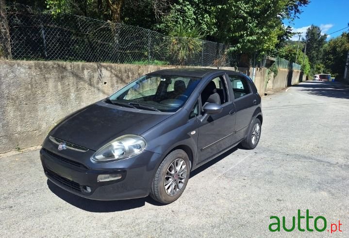 2012' Fiat Punto Evo photo #5