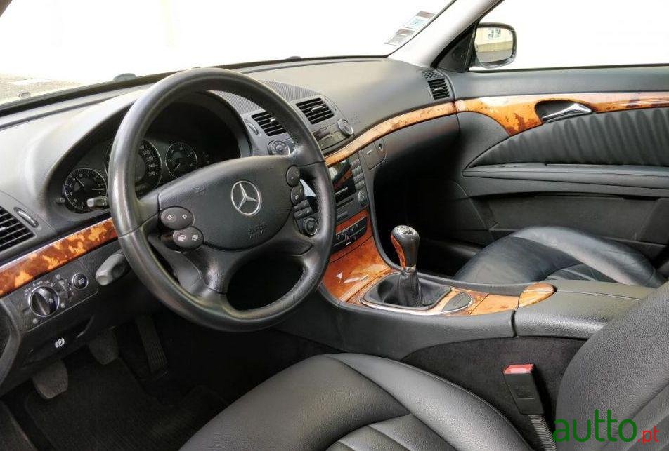 2007' Mercedes-Benz E-220 Elegance photo #1