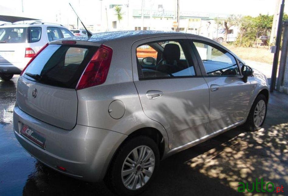 2009' Fiat Grande Punto photo #2