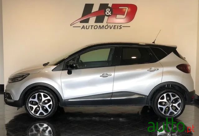2019' Renault Captur photo #2