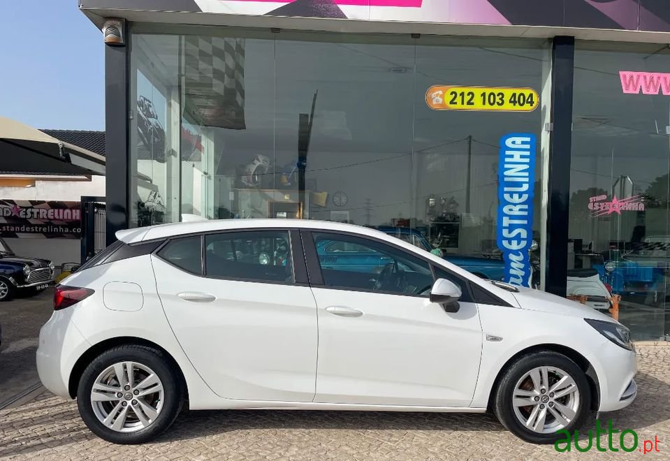 2017' Opel Astra photo #2