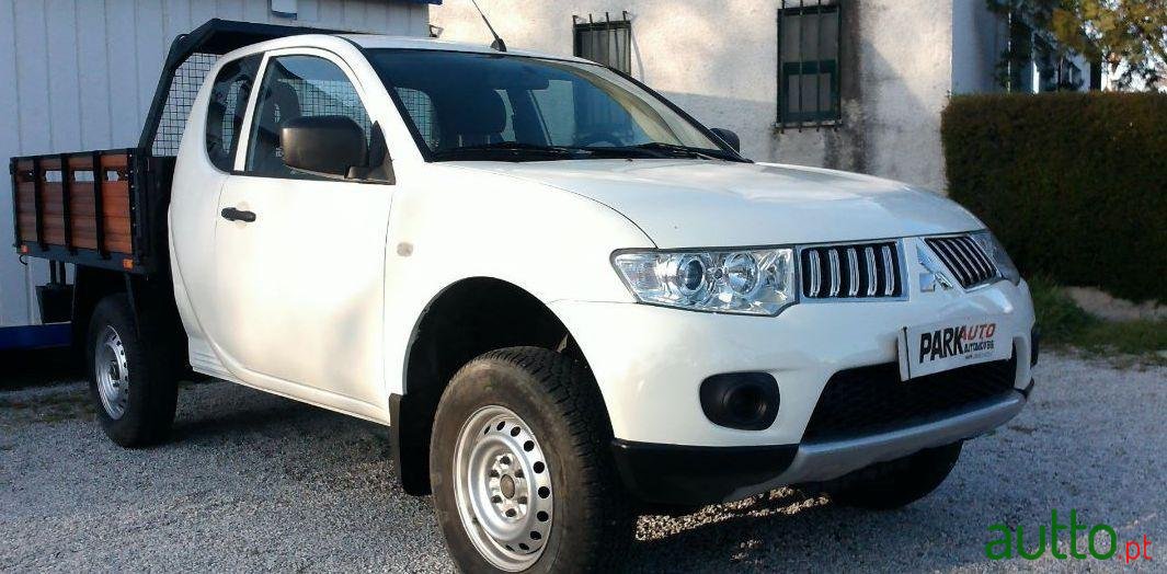 2012' Mitsubishi L200 photo #3