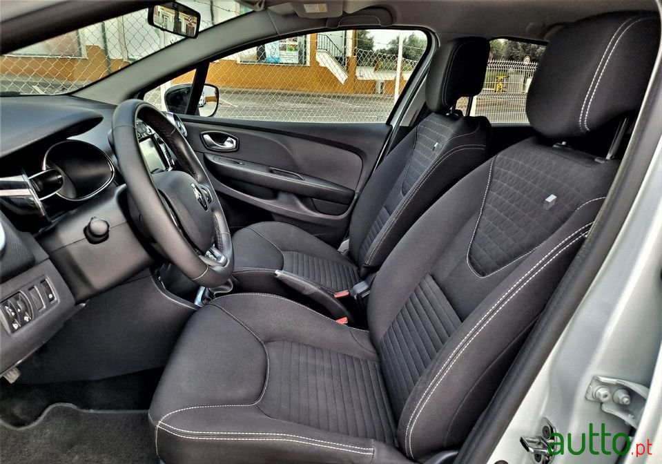 2017' Renault Clio Sport Tourer photo #5