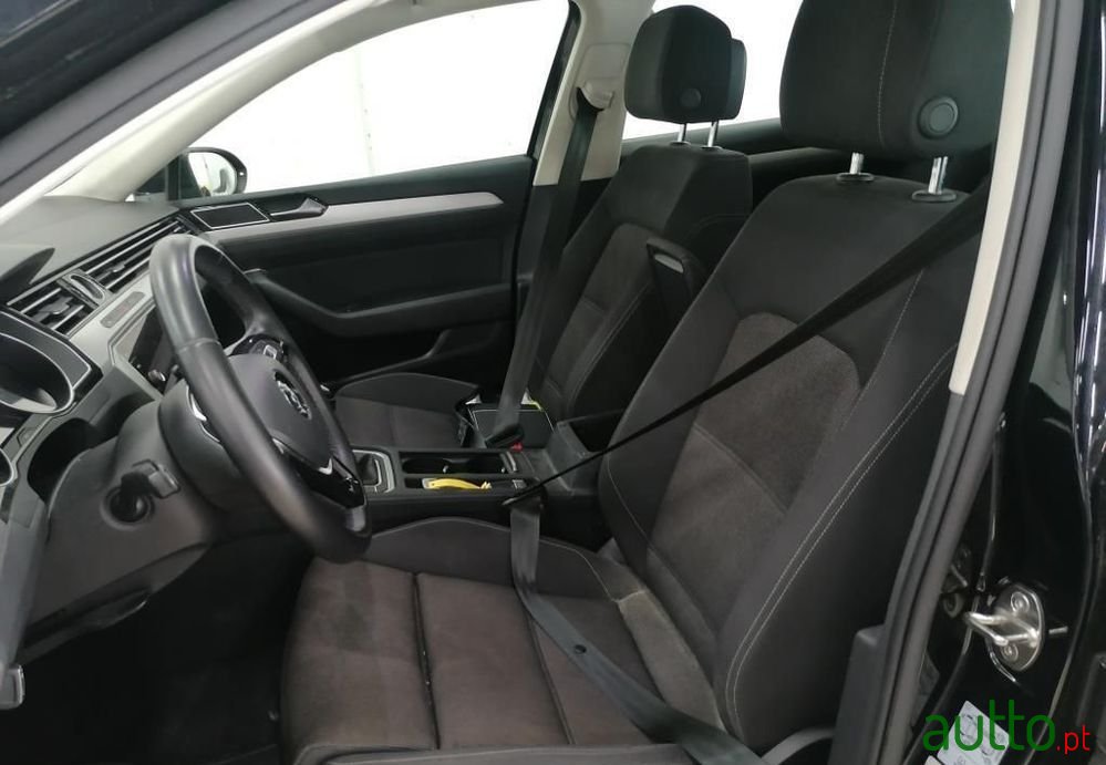 2018' Volkswagen Passat Variant photo #5