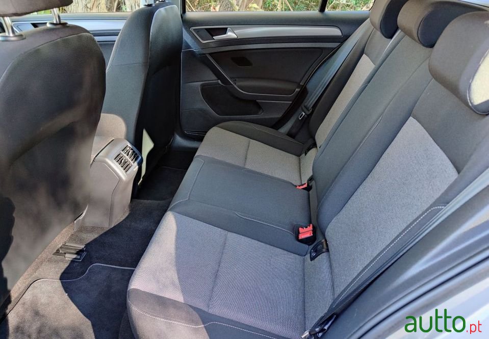 2014' Volkswagen Golf Variant photo #4