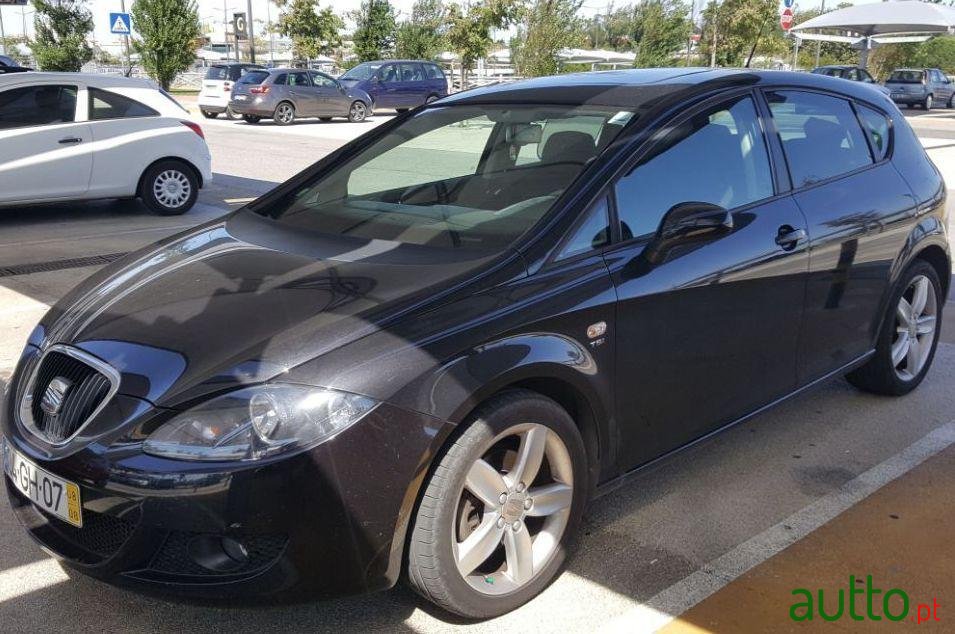 2008' SEAT Leon photo #2