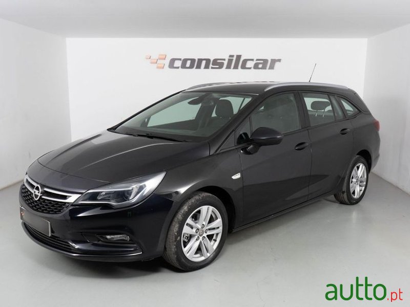 2018' Opel Astra Sports Tourer photo #1