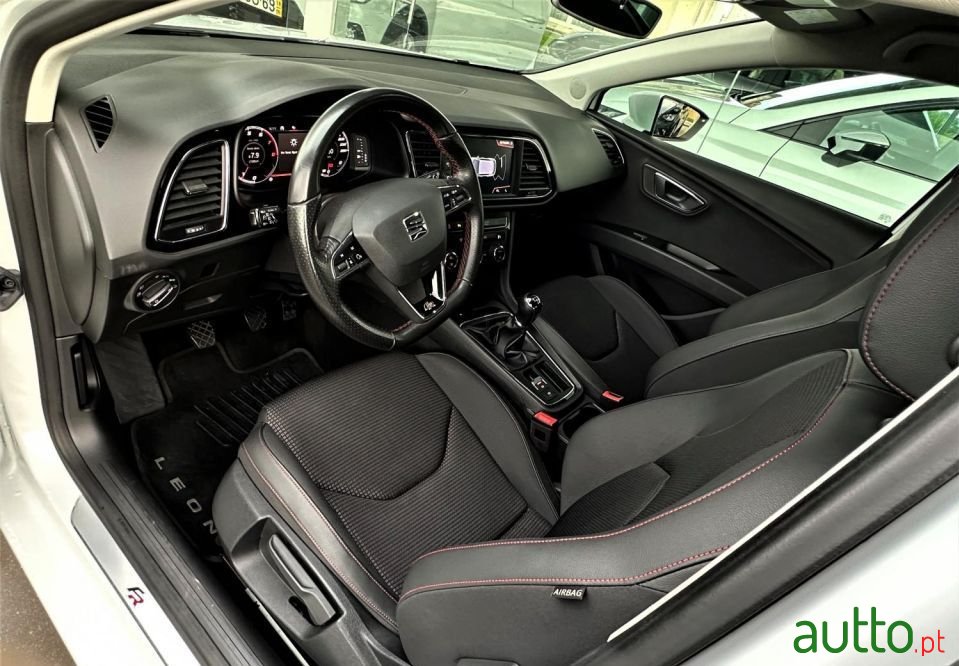 2020' SEAT Leon photo #6