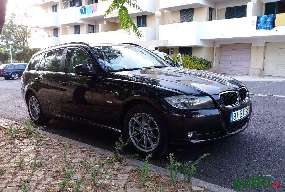 2011' BMW 320 320D Touring Auto photo #1