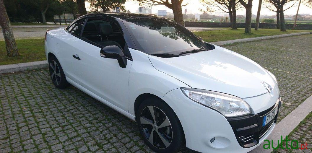 2010' Renault Megane photo #2