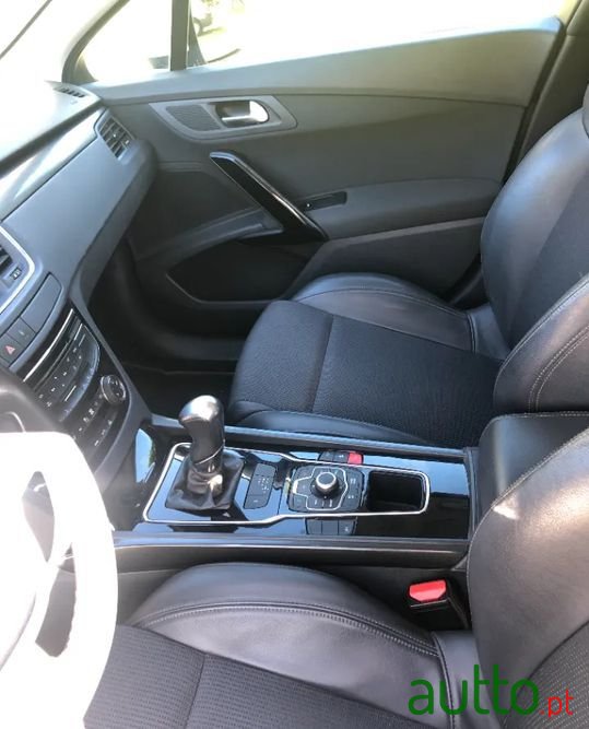 2011' Peugeot 508 Sw photo #5