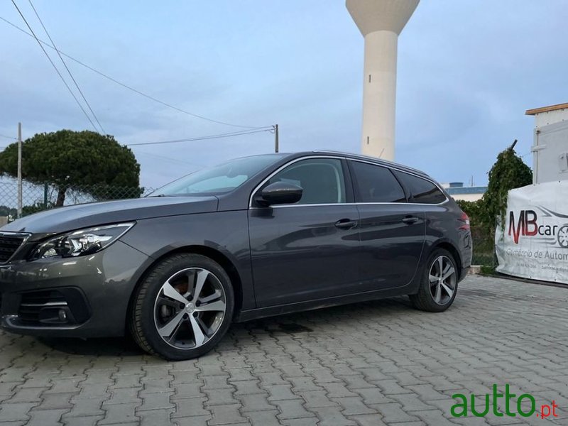 2019' Peugeot 308 photo #1