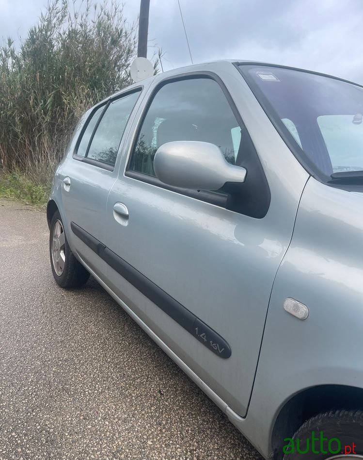 2004' Renault Clio photo #3