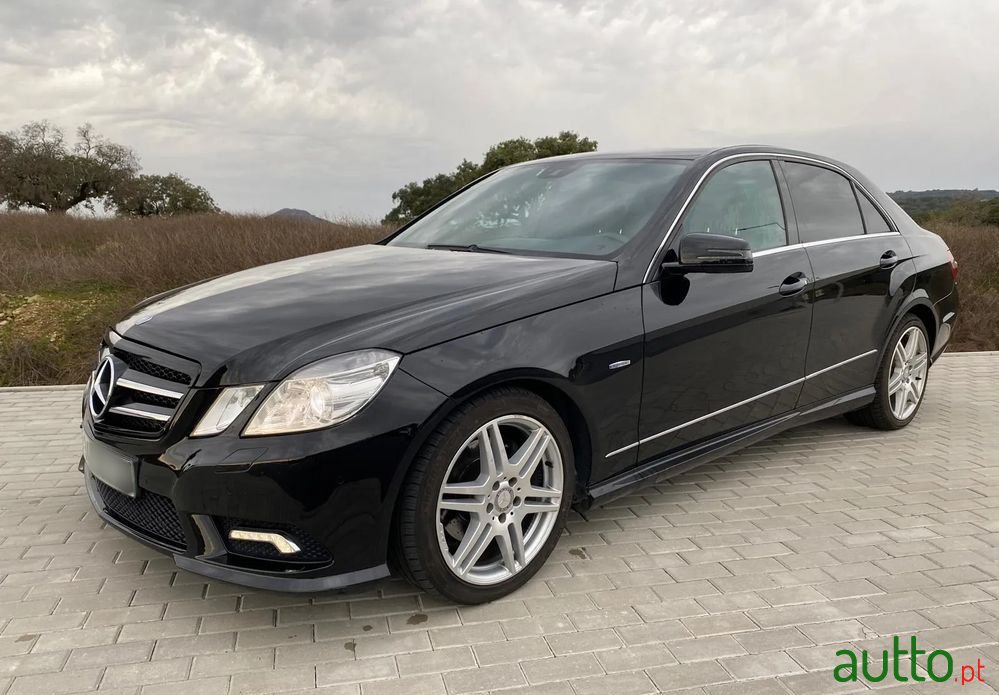 2010' Mercedes-Benz Classe E photo #1