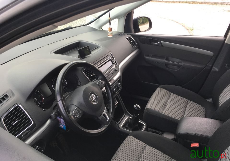 2013' Volkswagen Sharan photo #4