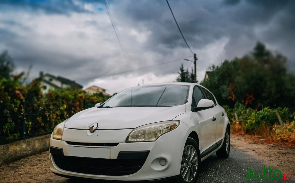 2010' Renault Megane photo #1