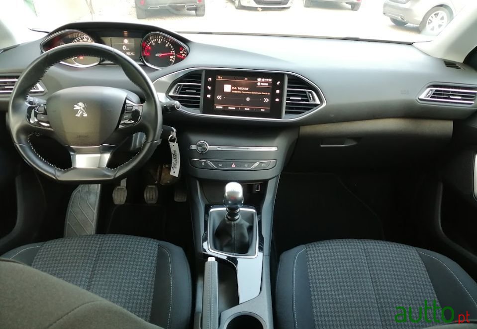 2018' Peugeot 308 Sw photo #5