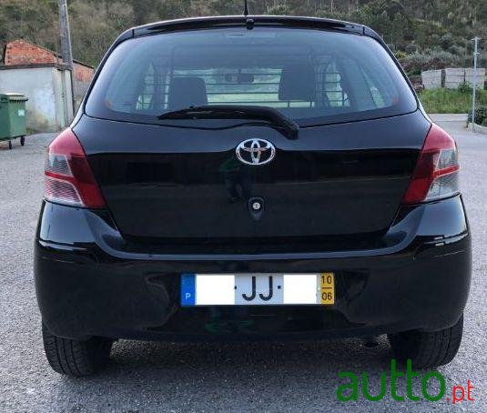 2010' Toyota Yaris photo #3