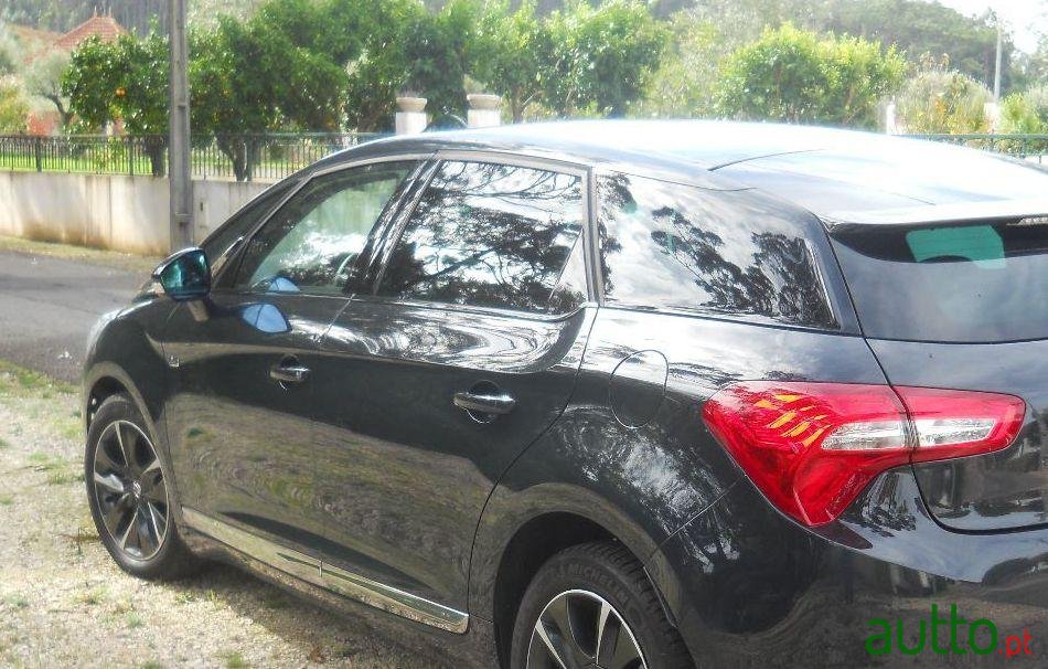 2013' Citroen DS5 photo #1