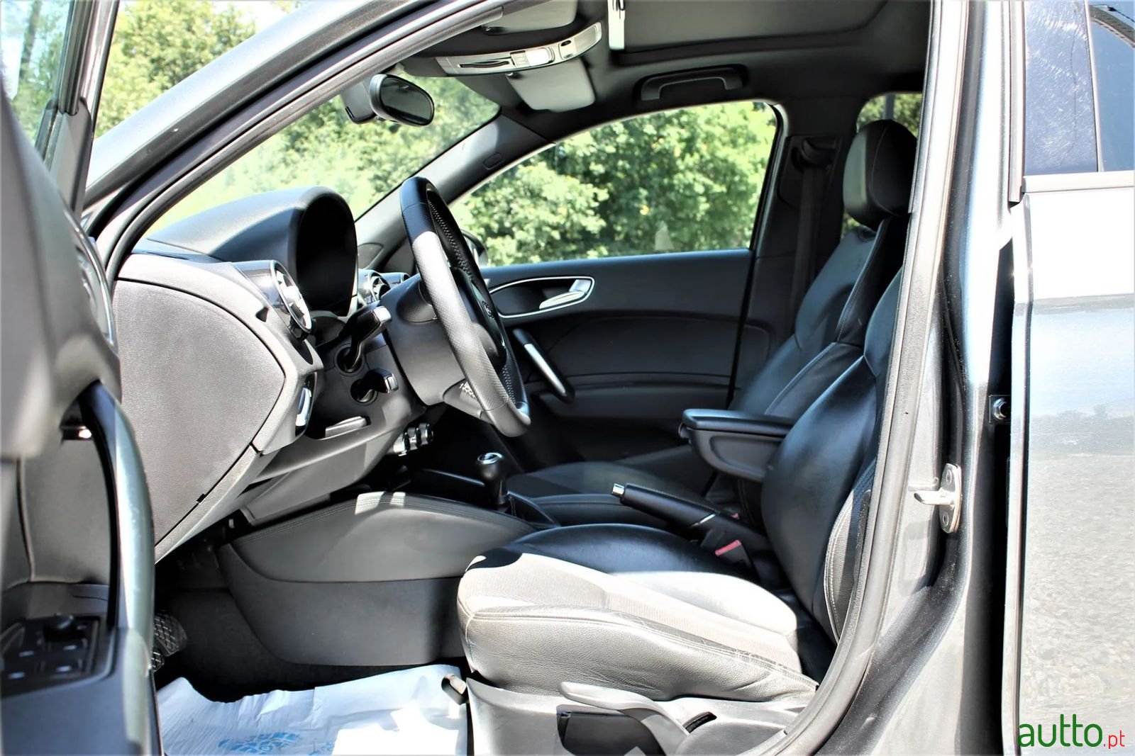 2012' Audi A1 photo #5