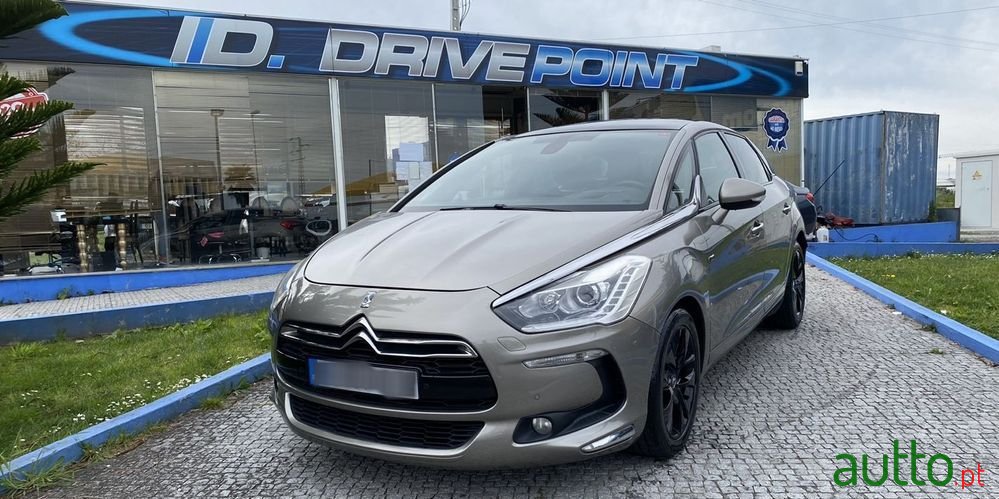 2013' Citroen DS5 photo #2