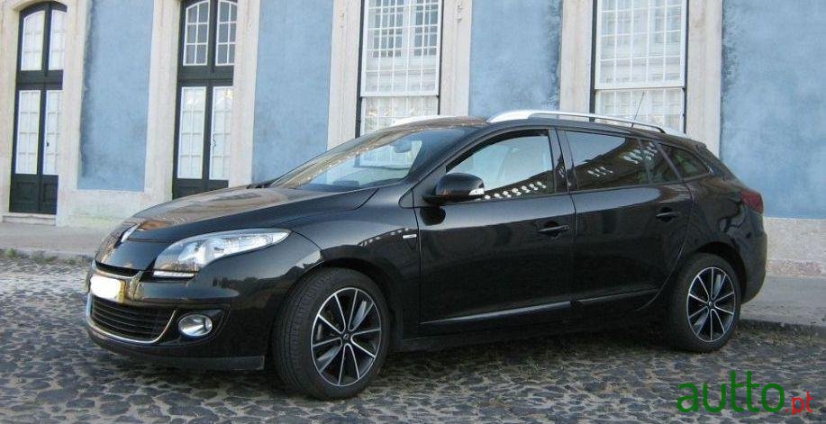 2013' Renault Megane Sport Tourer photo #1