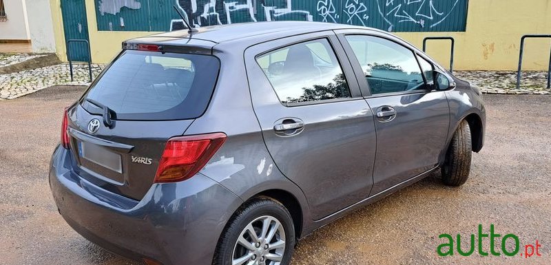 2015' Toyota Yaris photo #5