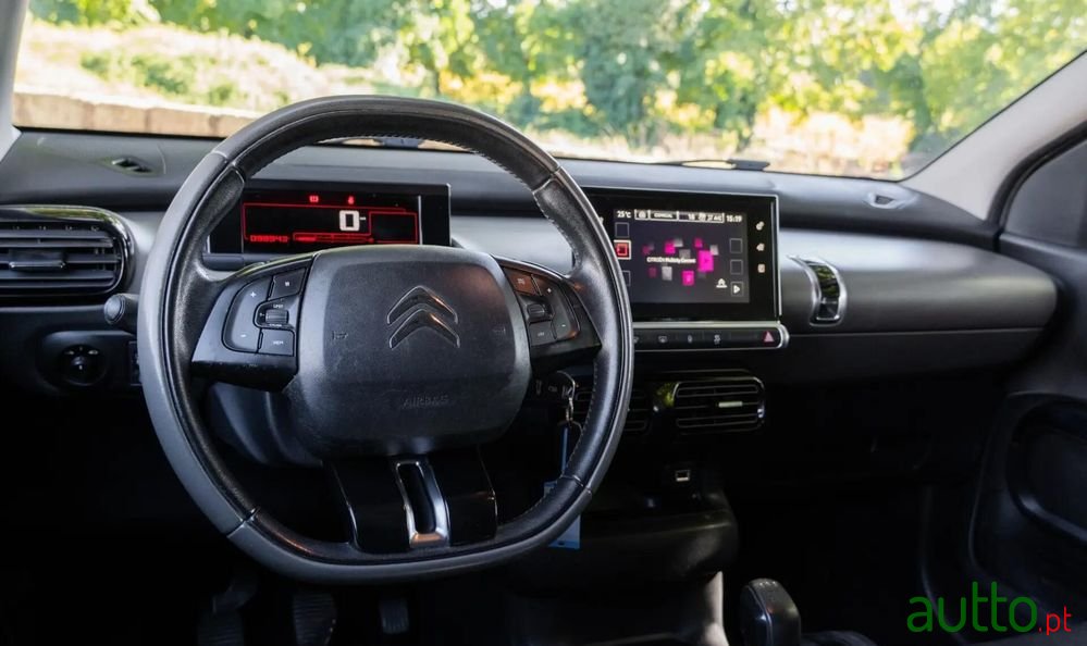 2016' Citroen C4 Cactus 1.2 Puretech Feel photo #6