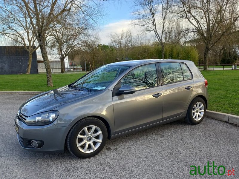 2011' Volkswagen Golf photo #1