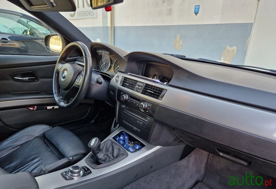 2011' BMW 320 photo #3