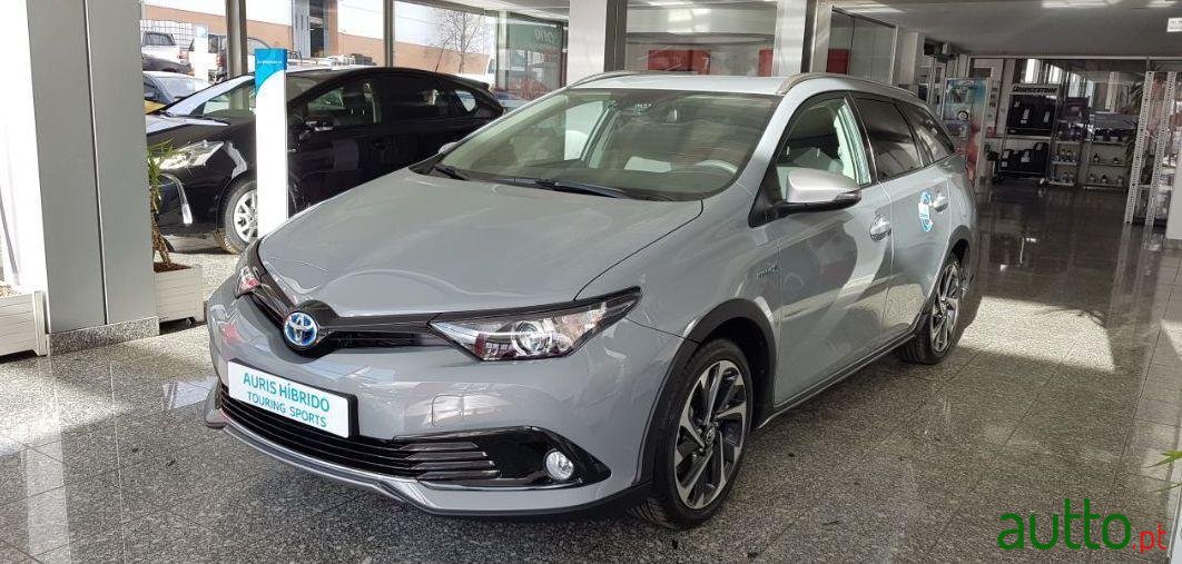2019' Toyota Auris Touring Sports photo #3