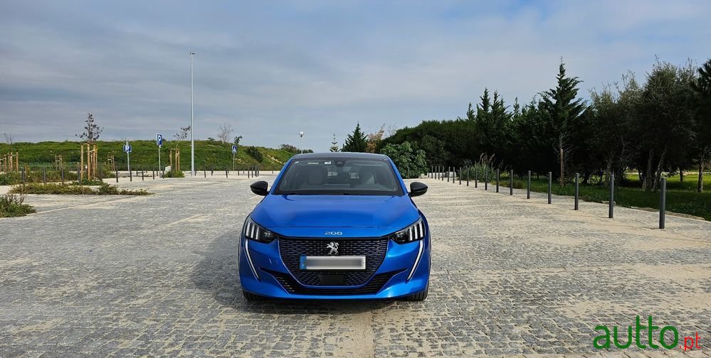 2021' Peugeot e-208 Gt photo #5
